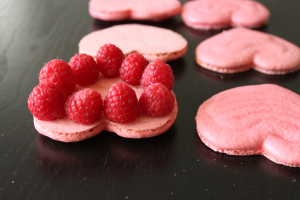 macaron coeur vanille framboise