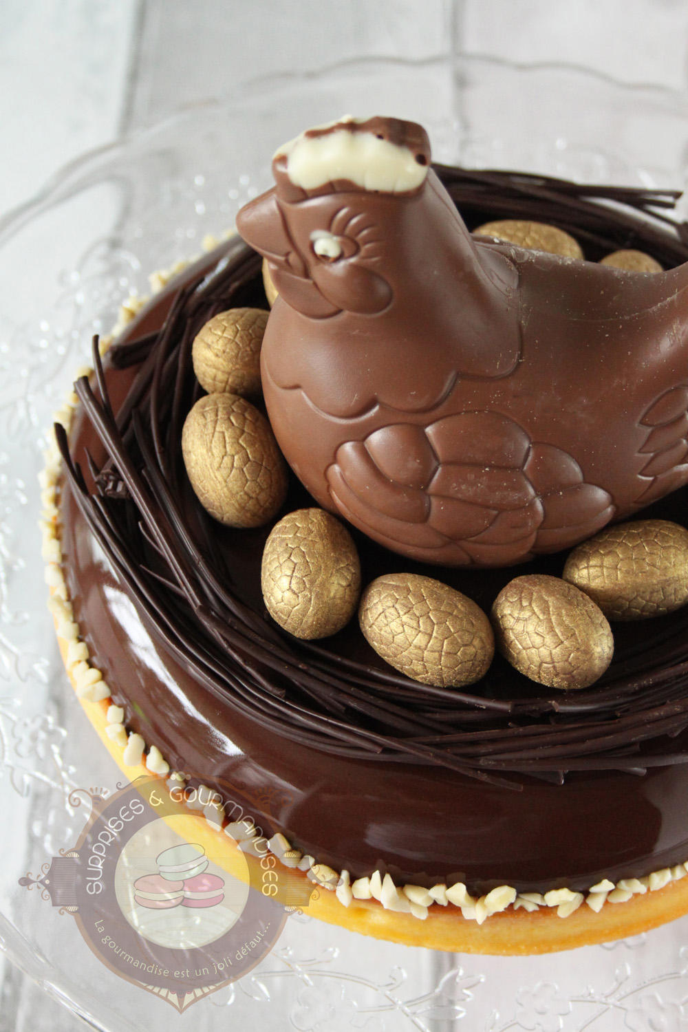 Entremets de Pâques "La poule aux œufs d'or" - chocolat, caramel et cacahuète - Surprises et Gourmandises