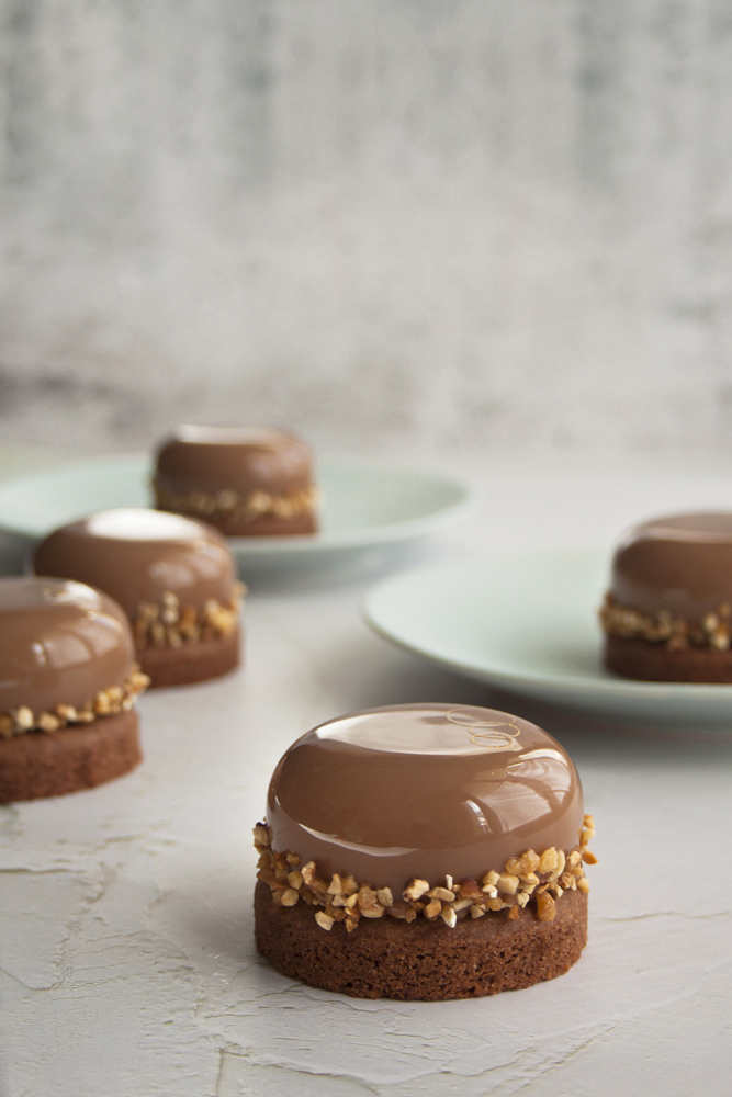 Entremets chocolat, noisette et fève tonka - Surprises et Gourmandises