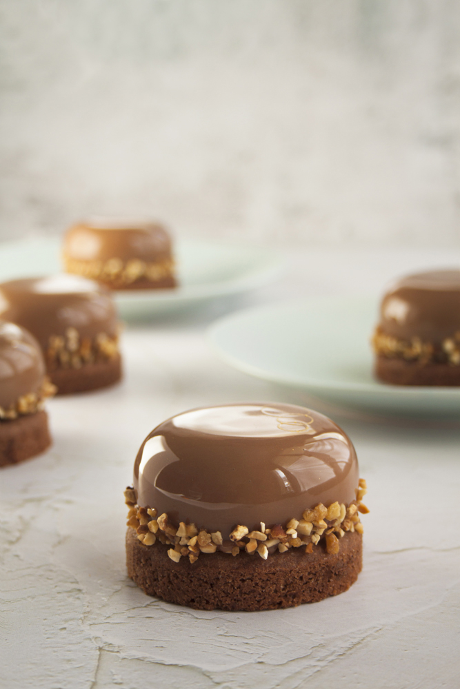 Entremets chocolat, noisette et fève tonka - Surprises et Gourmandises