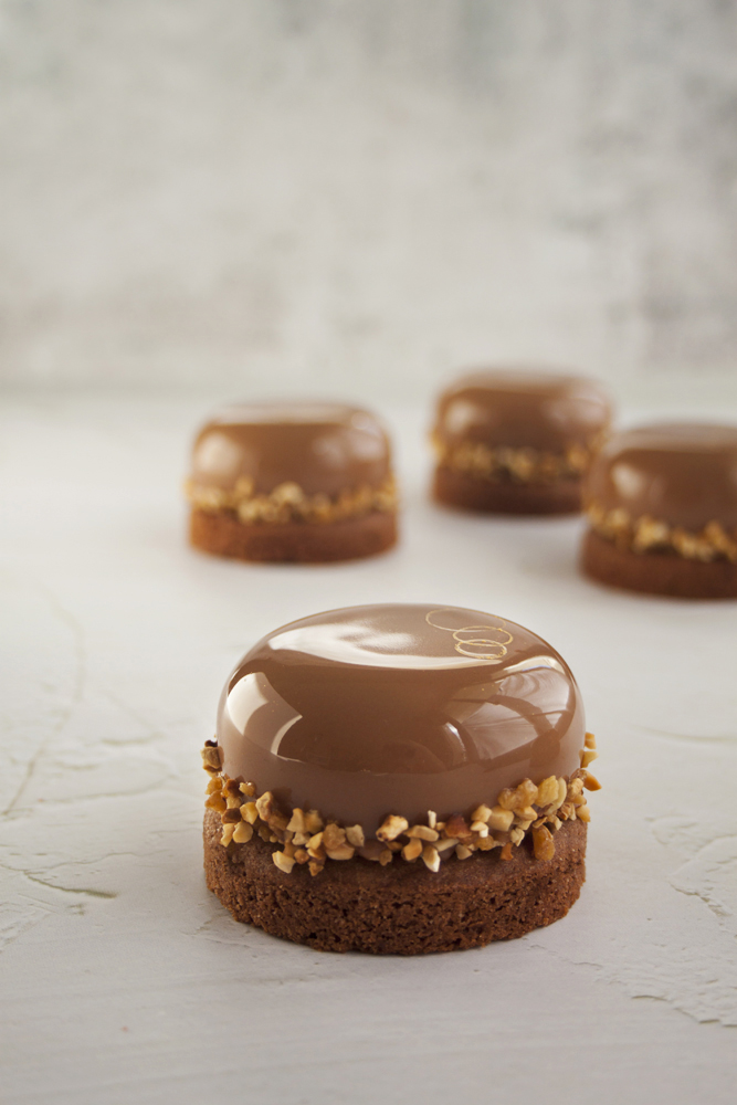 Entremets chocolat, noisette et fève tonka - Surprises et Gourmandises