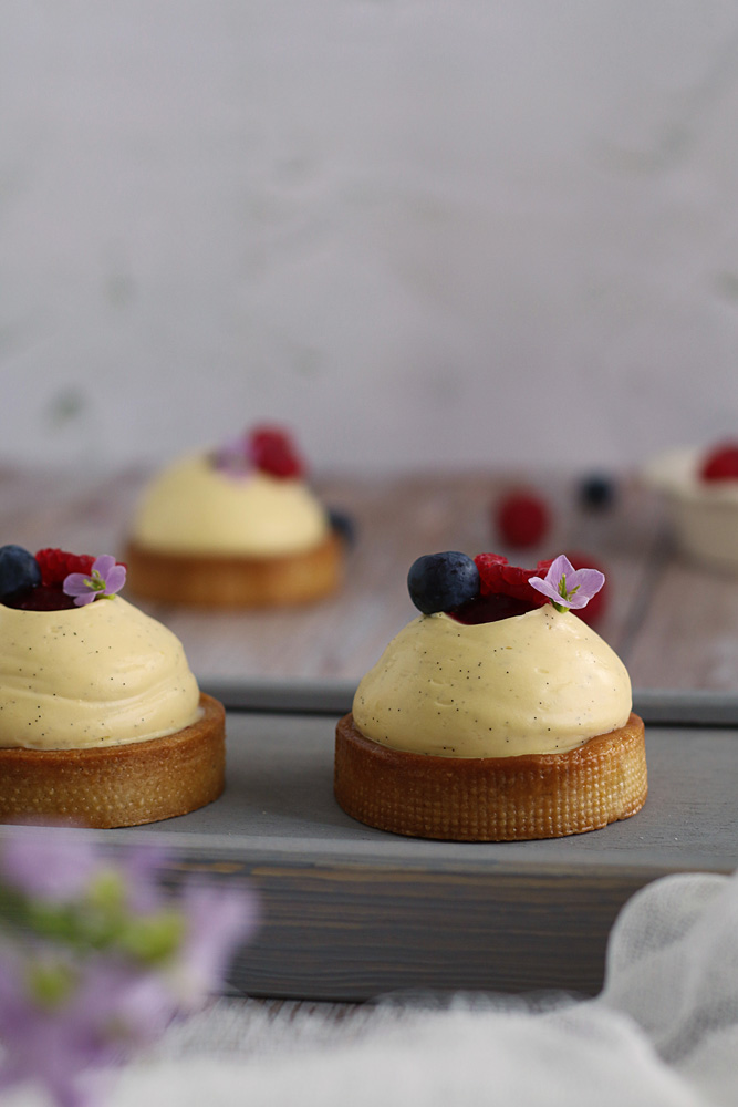 Tartelettes vanille, cassis et framboise - Surprises et Gourmandises