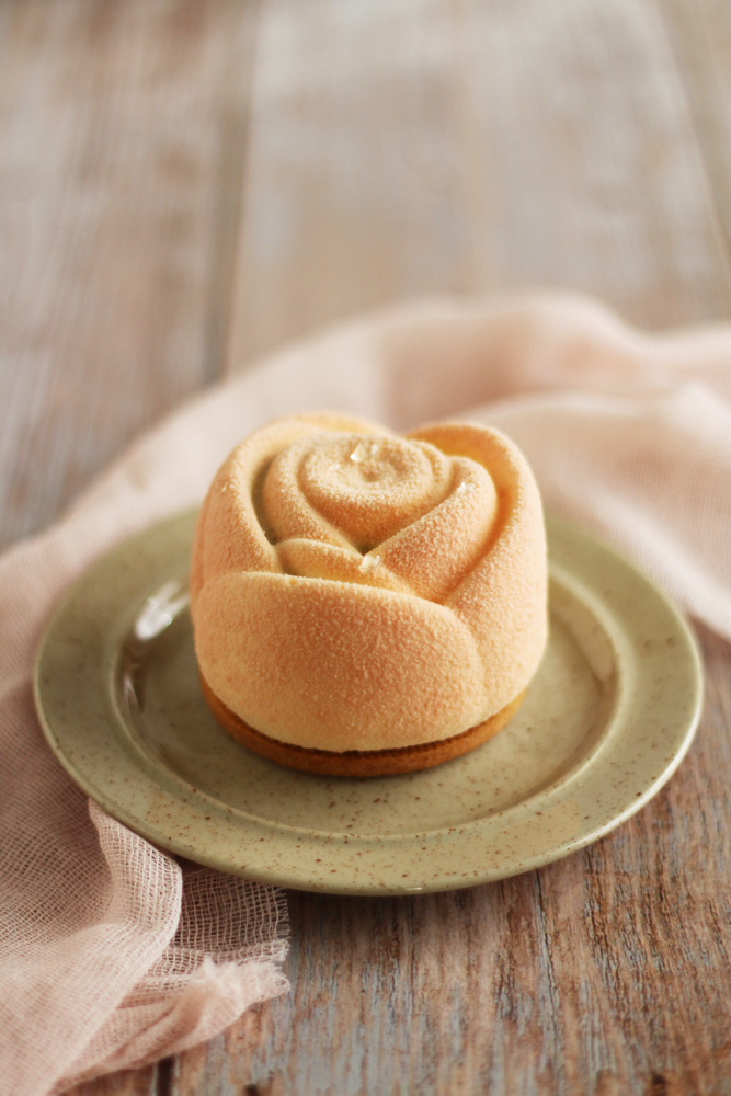 Entremets fraise, pistache et fleur d'oranger - "Fleur d'orient" - Surprises et Gourmandises