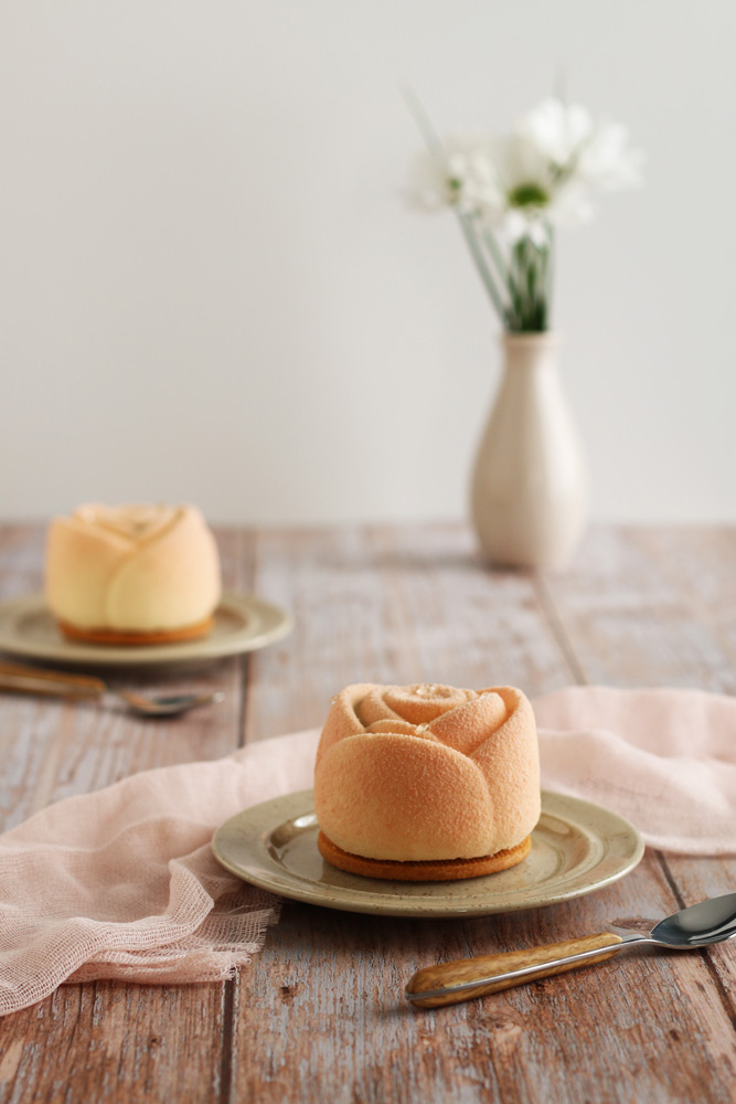 Entremets fraise, pistache et fleur d'oranger - "Fleur d'orient" - Surprises et Gourmandises