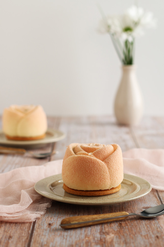 Entremets fraise, pistache et fleur d'oranger - "Fleur d'orient" - Surprises et Gourmandises