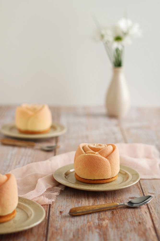 Entremets fraise, pistache et fleur d'oranger - "Fleur d'orient" - Surprises et Gourmandises