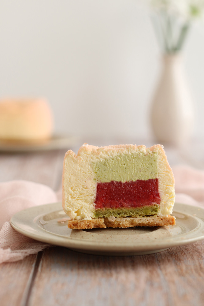 Entremets fraise, pistache et fleur d'oranger - "Fleur d'orient" - Surprises et Gourmandises