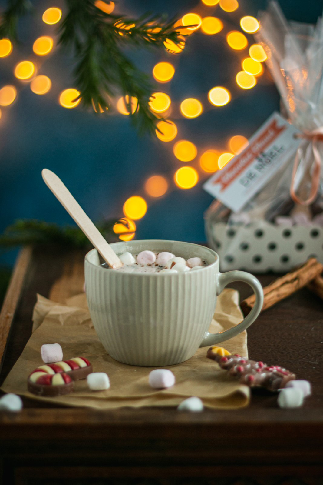 Sucettes en chocolat façon "chocolate bomb" surprises et gourmandises